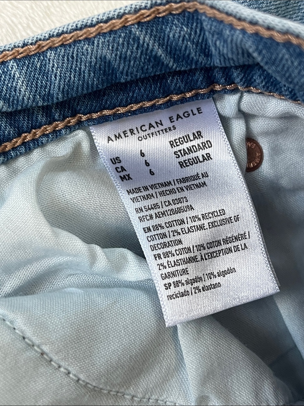 American Eagle Outfitters Low Rise Ultra Wide Leg Two-Tone Stretch Size 6 Jeans - Picture 5 of 6